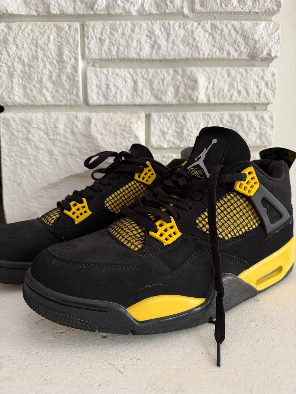 Air Jordan 4 Retro [Men’s Black and Yellow Retro High-Top Sneakers]